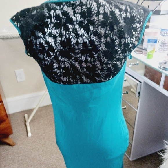 Silk dress made by Fall in a size 4 - Picture 2 of 7